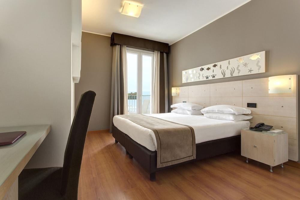 Victoria Frontemare Beach & Spa Hotel Jesolo エクステリア 写真