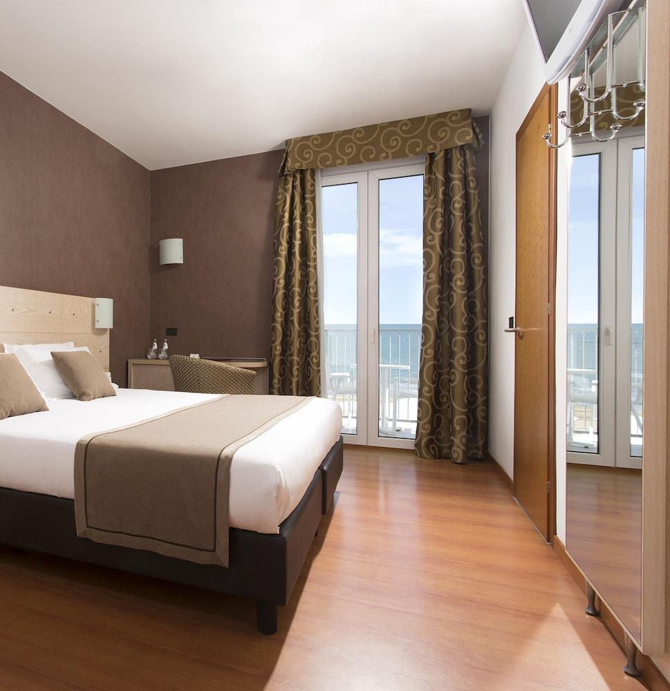 Victoria Frontemare Beach & Spa Hotel Jesolo エクステリア 写真