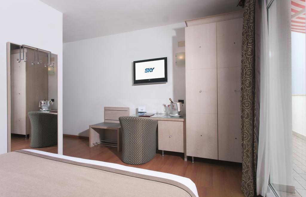 Victoria Frontemare Beach & Spa Hotel Jesolo エクステリア 写真