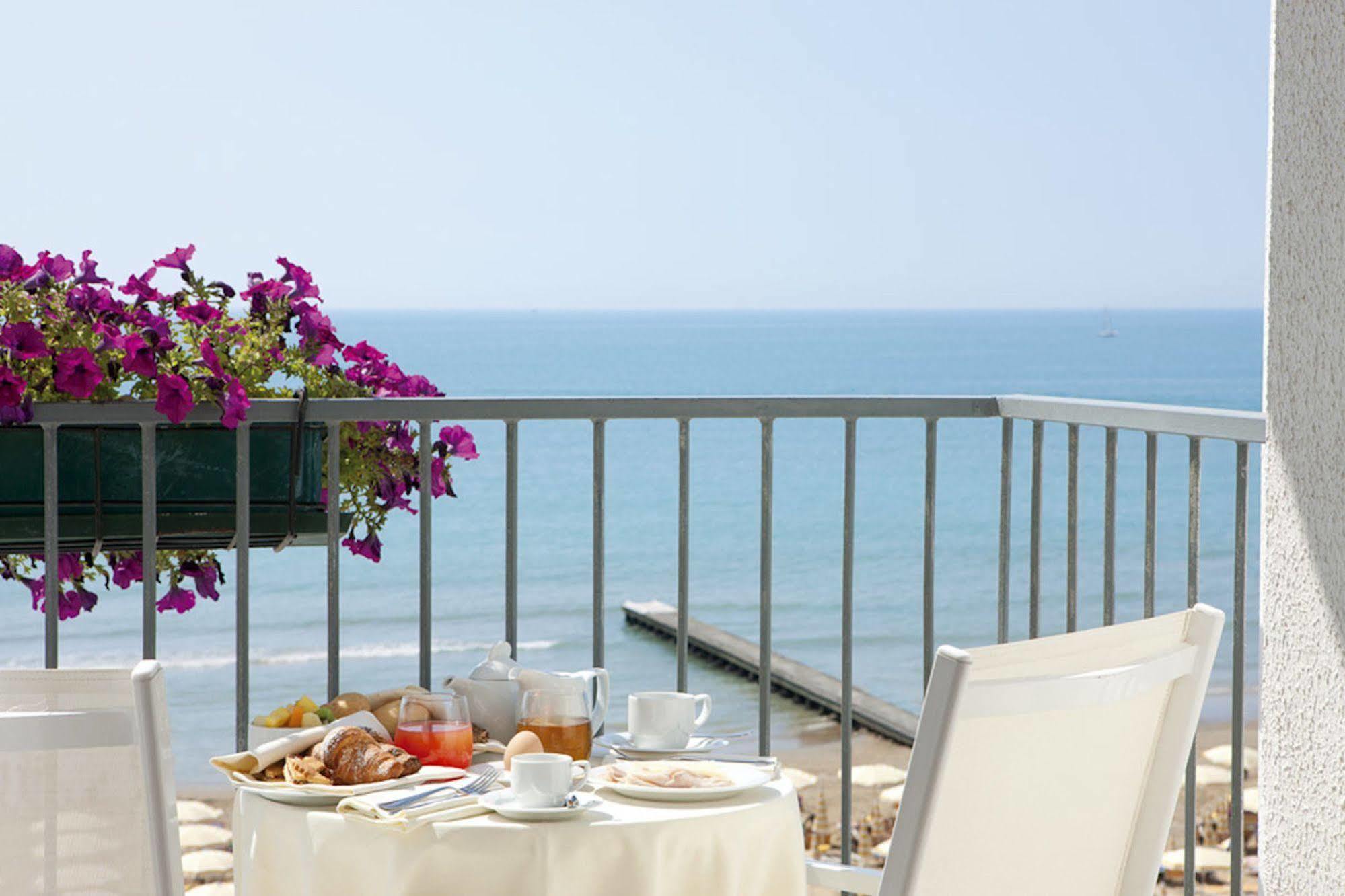 Victoria Frontemare Beach & Spa Hotel Jesolo エクステリア 写真