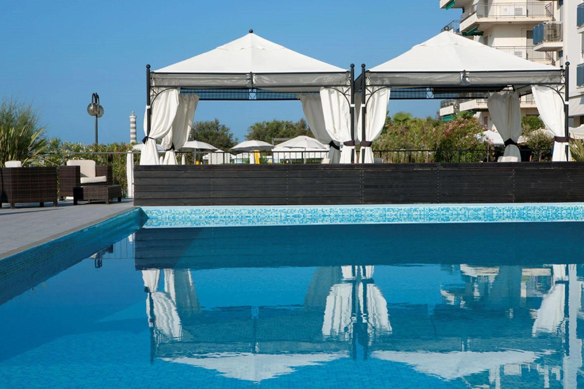 Victoria Frontemare Beach & Spa Hotel Jesolo エクステリア 写真