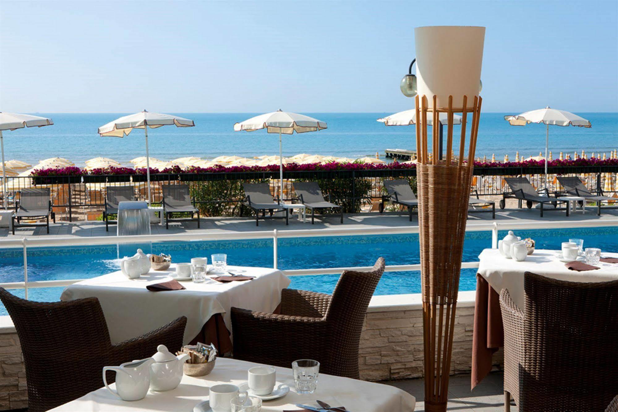 Victoria Frontemare Beach & Spa Hotel Jesolo エクステリア 写真
